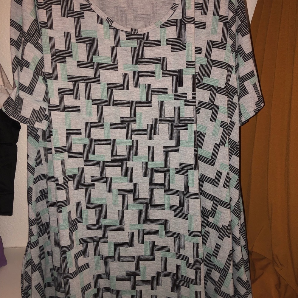 2xl LuLaRoe top